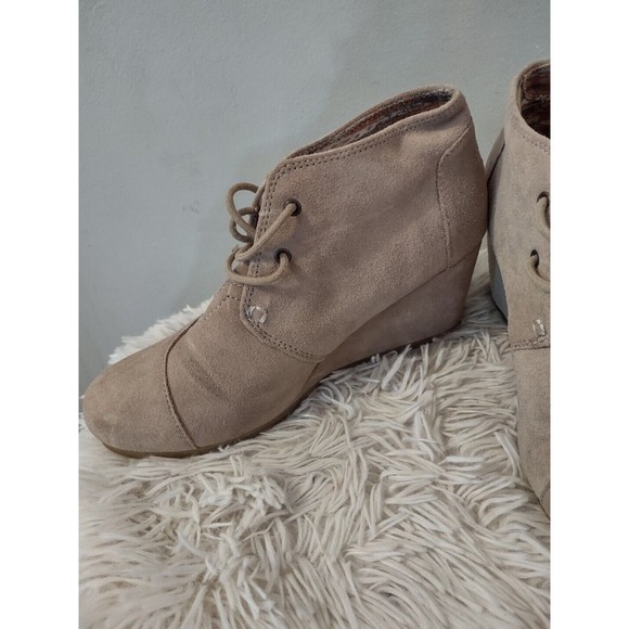 TOMS Wedge Booties Size 8 Womens Tan Suede Comfort Lace up Ankle Boot Leather - Picture 7 of 9